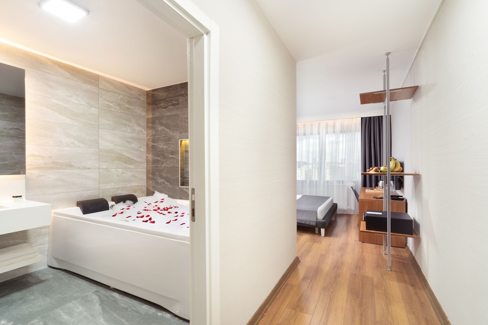 nish suite atasehir