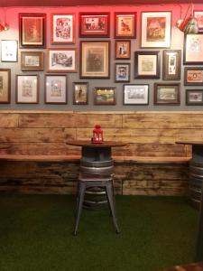 the crown pub and guesthouse