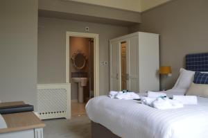 the crown pub and guesthouse