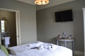 the crown pub and guesthouse