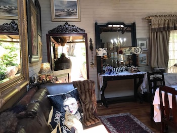 waterhouse guest lodges 202 lawley street