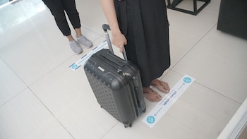 Reddoorz Plus Near Living Plaza Jababeka,Cikarang>>Bekasi,2.5 star