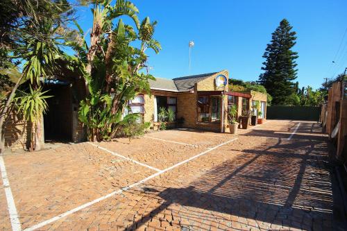 saltycrax backpackers and adventures