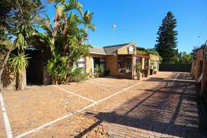 saltycrax backpackers and adventures