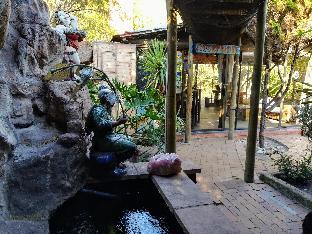 saltycrax backpackers and adventures