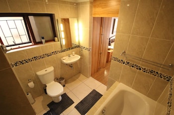 saltycrax backpackers and adventures