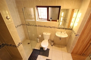 saltycrax backpackers and adventures