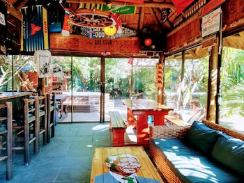 saltycrax backpackers and adventures