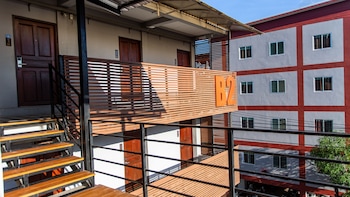 b2 santitham boutique and budget hotel