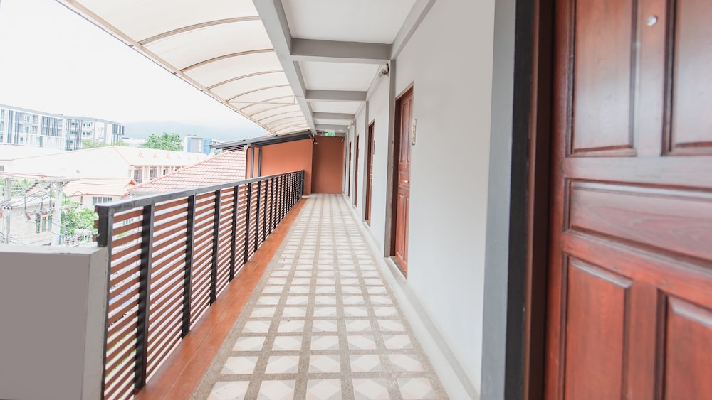 b2 santitham boutique and budget hotel