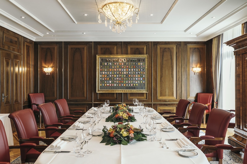 savoy hotel baur en ville