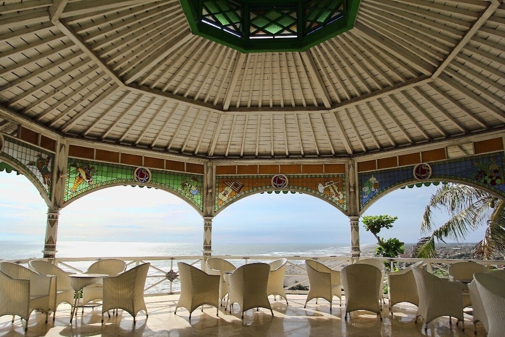 queen of the south resort