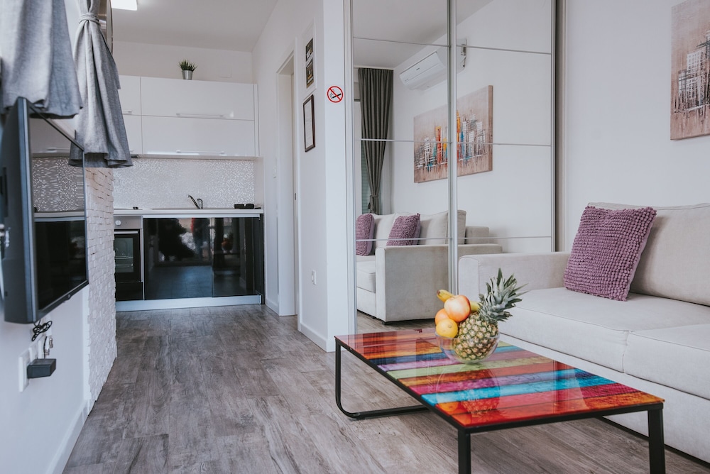 apartments and rooms danivan pool villas b