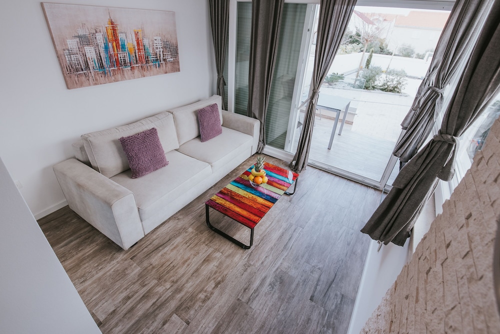 apartments and rooms danivan pool villas b