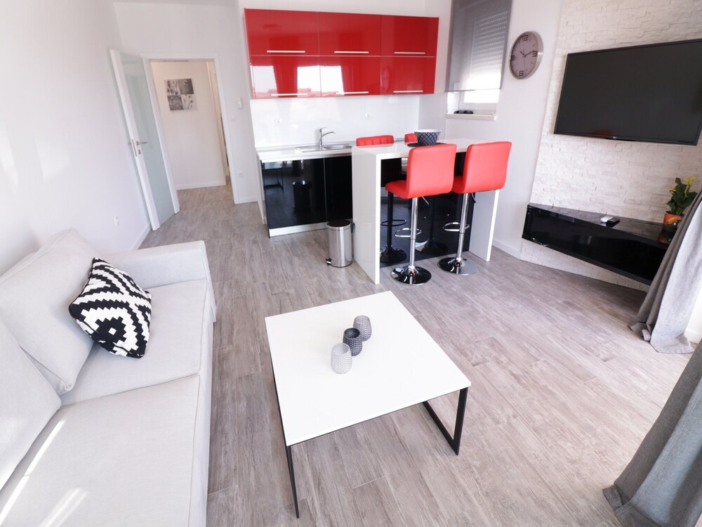 apartments and rooms danivan pool villas b