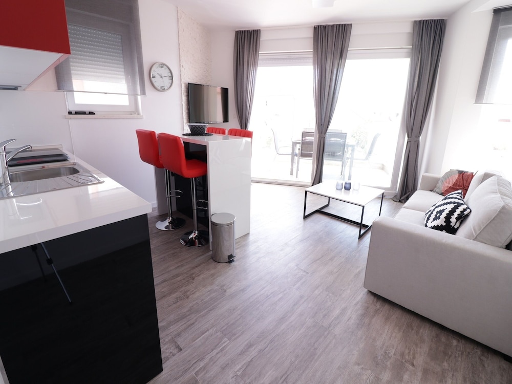 apartments and rooms danivan pool villas b