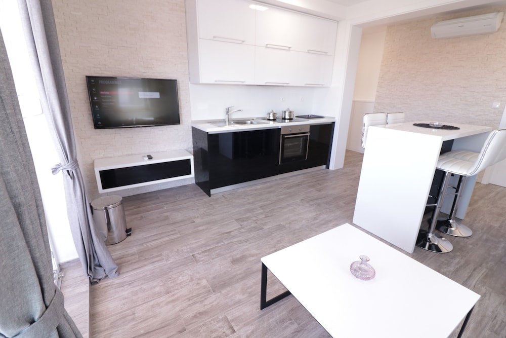 apartments and rooms danivan pool villas b