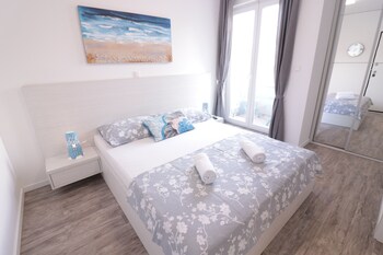 apartments and rooms danivan pool villas b