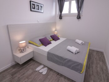 apartments and rooms danivan pool villas b