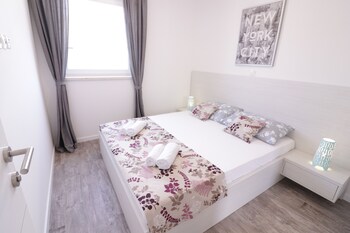 apartments and rooms danivan pool villas b
