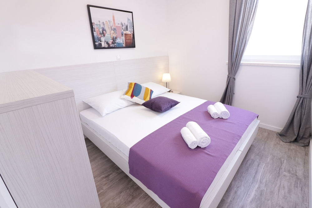 apartments and rooms danivan pool villas b