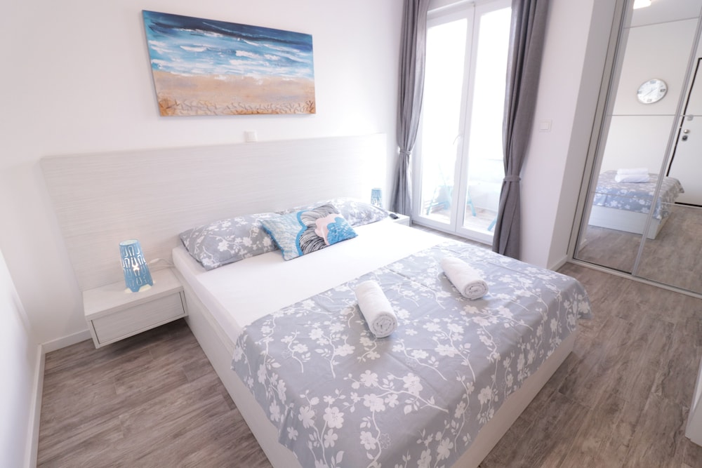 apartments and rooms danivan pool villas b