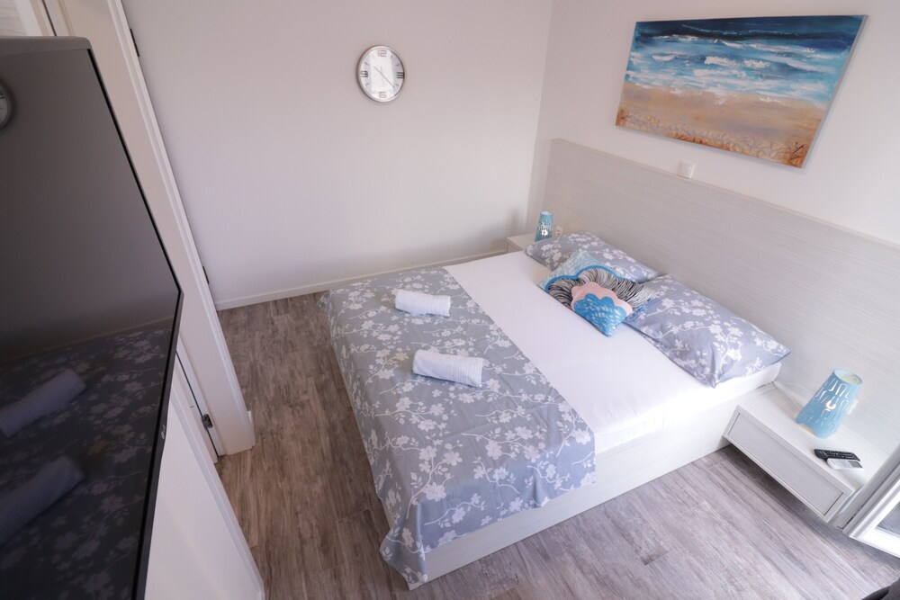 apartments and rooms danivan pool villas b
