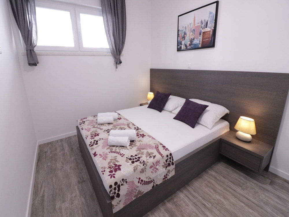 apartments and rooms danivan pool villas b