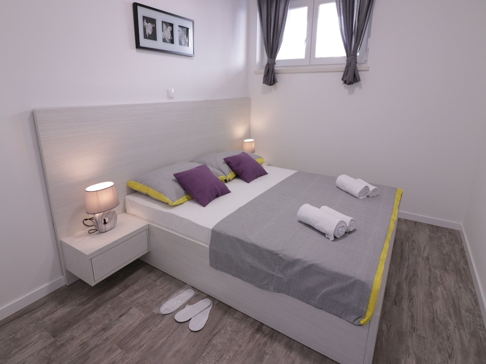 apartments and rooms danivan pool villas b
