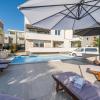 apartments and rooms danivan pool villas b