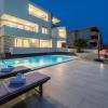 apartments and rooms danivan pool villas b