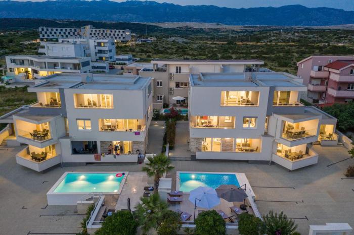 apartments and rooms danivan pool villas b