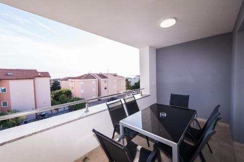 apartments and rooms danivan pool villas b