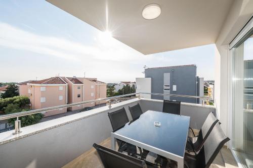 apartments and rooms danivan pool villas b