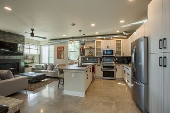 Swanky Townhome Near Old Town, Breweries & River!,,3.5 star