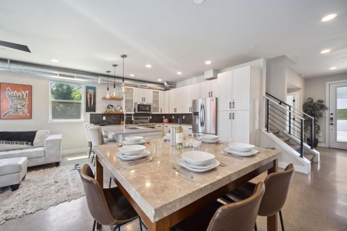 swanky townhome near old town breweries and river