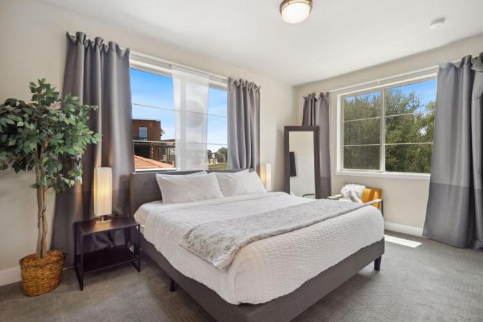 swanky townhome near old town breweries and river