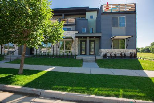 swanky townhome near old town breweries and river