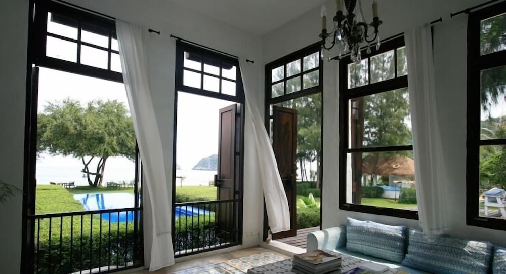 brassiere beach resort