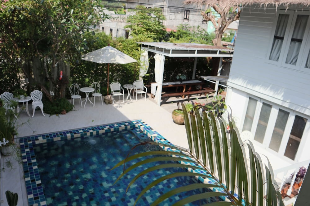 secret garden pool villa