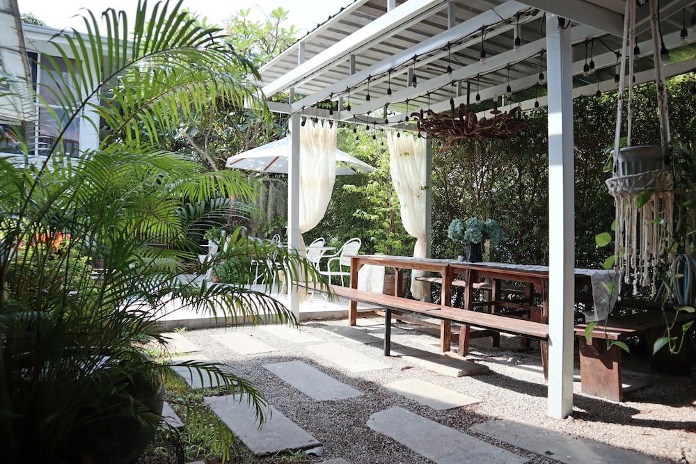 secret garden pool villa