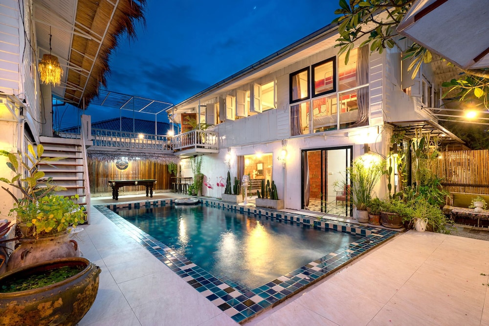 secret garden pool villa