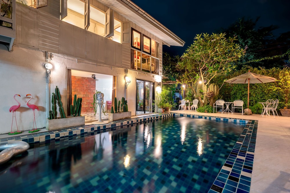 secret garden pool villa