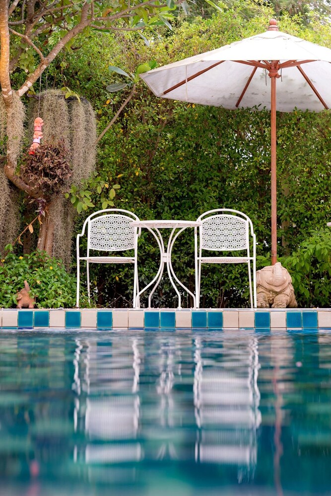 secret garden pool villa
