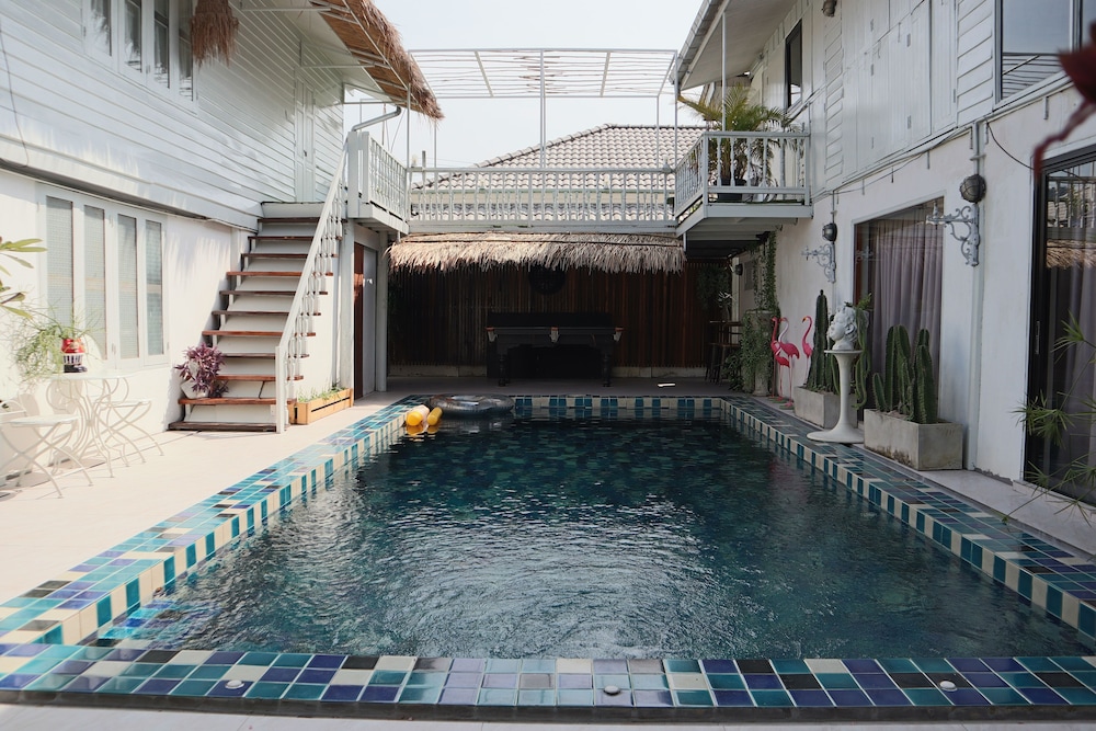 secret garden pool villa