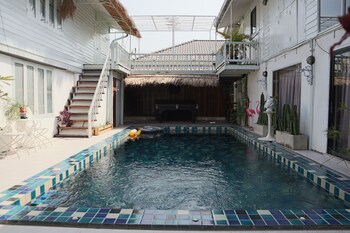 secret garden pool villa