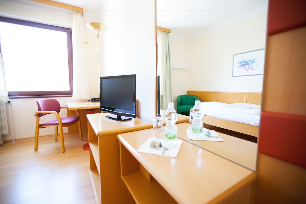reinisch just rooms