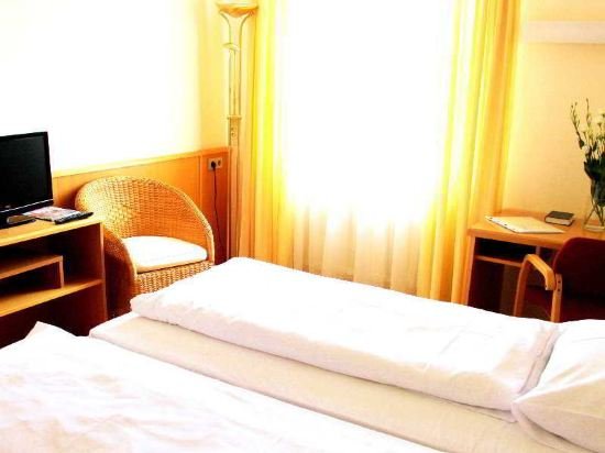 reinisch just rooms