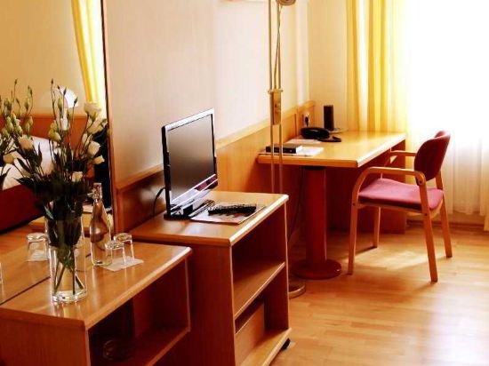 reinisch just rooms