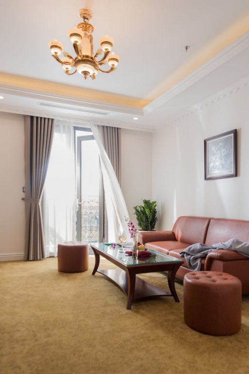 The Shine Hotel,,4 star